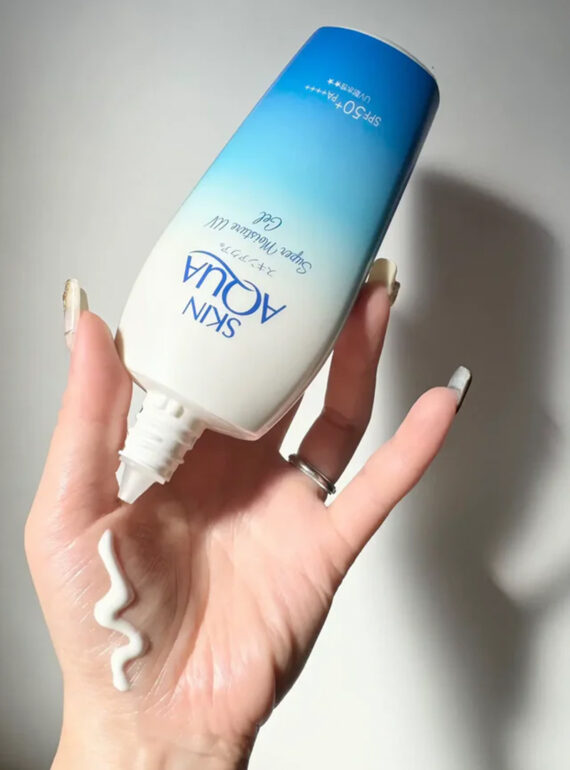 Skin Aqua UV Super Moisture Gel Sunscreen 3